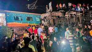 भारतको ओडिशामा रेल दुर्घटना हुँदा २ सय ३३ जना यात्रुको मृत्यु