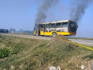 स्कुल बसको ठक्करबाट दुईको मृत्यु एक गम्भीर घाइते