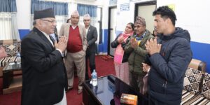 प्रधानमन्त्री र विपिन जोशीका अभिभावकबीच भेट