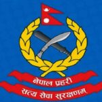 जीपमा ‘हुड’ : हटाउँदै ट्राफिक प्रहरी