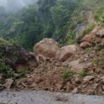 भीमफेदीमा पहिरो, बाटो अवरुद्ध