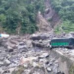 गोगने खोलाको पहिरोले कर्णाली राजमार्ग अवरुद्ध