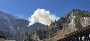 मनाङको तिमाङ जंगलमा लागेको आगो अझै निभाउन सकिएन