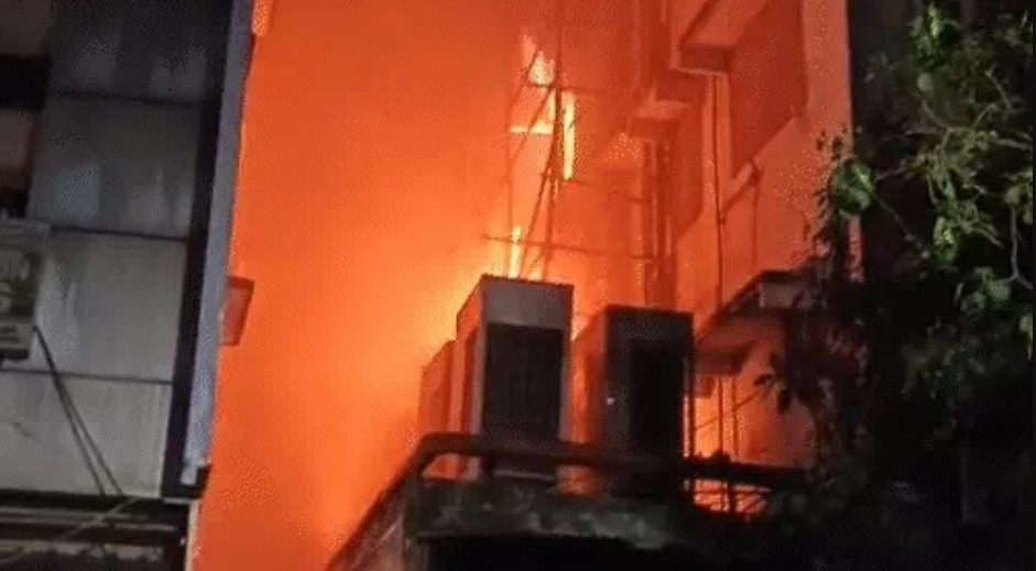 कोलकाताको एक होटलमा आगलागी हुँदा १४ जनाको मृत्यु