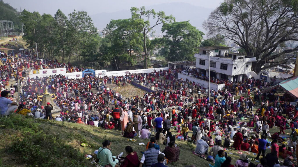 मातातीर्थमा तर्पण, श्राद्ध र पूजा गर्नेको भीड