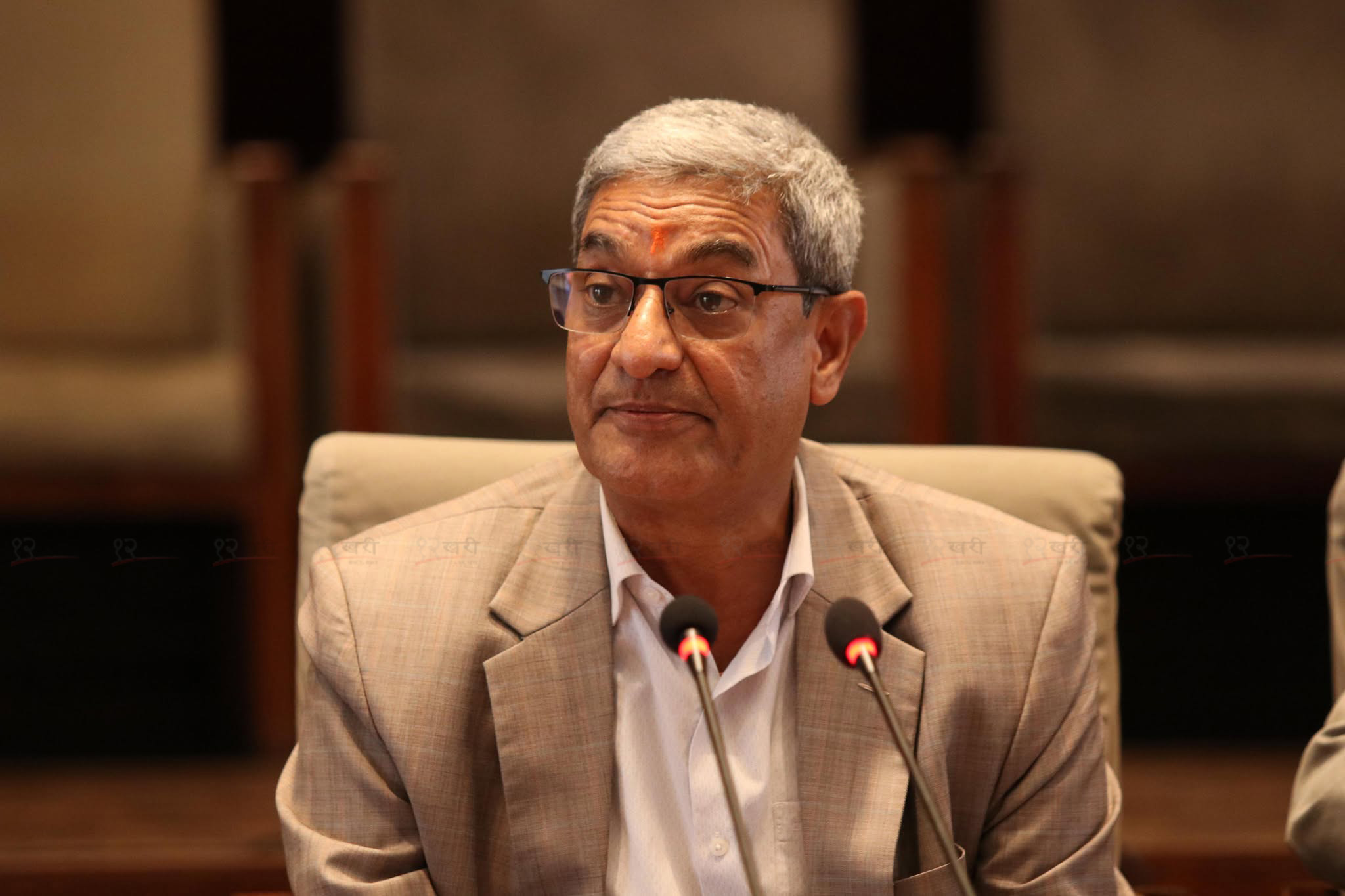 प्रतिनिधिसभाको पूर्ण बैठकमा मात्रै स्पष्टीकरण दिने गृहमन्त्री लेखकको अडान