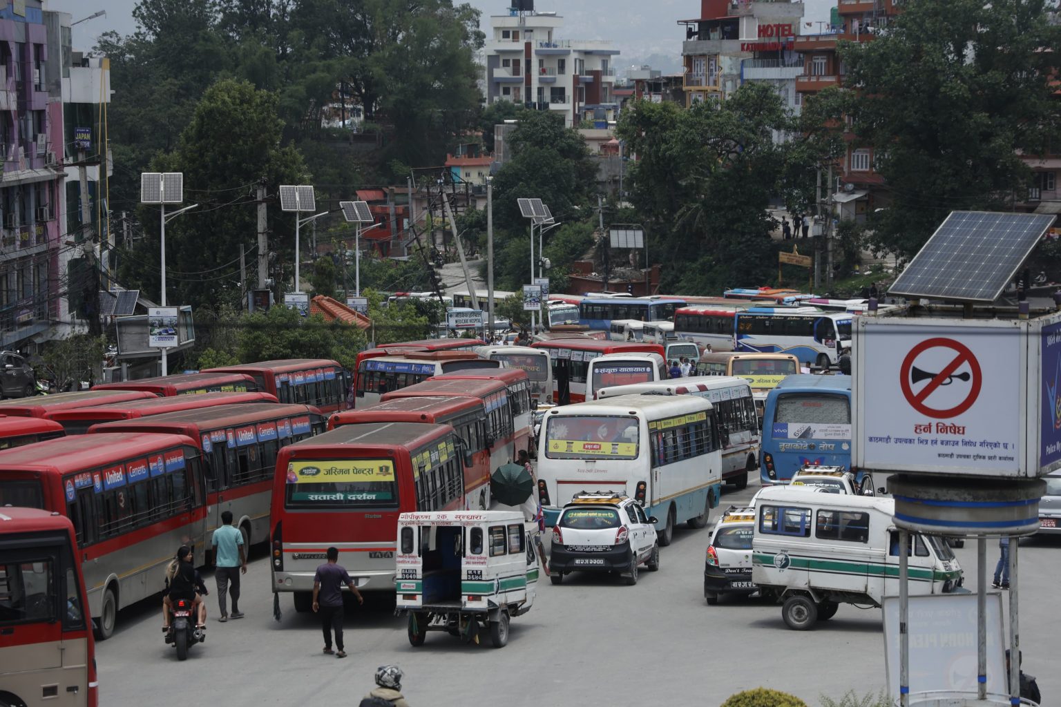 यातायात व्यवसायीको चक्रपथ चक्काजाम कार्यक्रम
