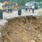 दाउन्ने पहाड नजिकै पहिरो खसेपछि राजमार्ग अवरुद्ध
