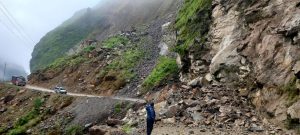 मुस्ताङलाई राष्ट्रिय राजमार्गसँग जोड्ने बेनी–जोमसोम सडक अवरुद्ध