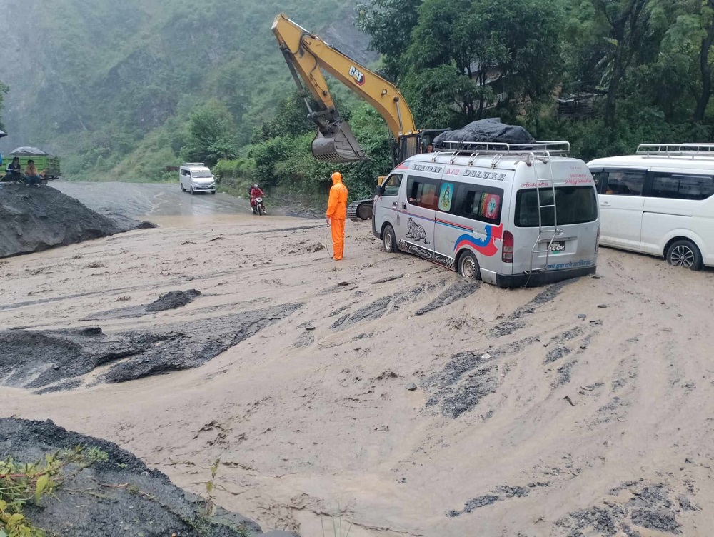 भोलिदेखि विपी राजमार्ग १२ घन्टा बन्द गरिने