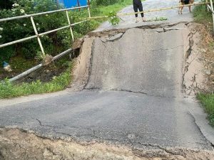 नालाको पुल भाँचिएपछि भक्तपुरको च्यामासिङ सडकखण्ड अवरुद्ध