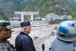 प्रधानमन्त्री ओलीबाट बाढी प्रभावित रसुुवा क्षेत्रको अवलोकन