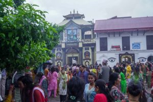 साउनको पहिलो सोमबार : शिवालयहरुमा श्रद्धालु भक्तजनको भीड