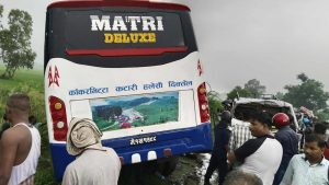 सुनसरीमा बस र माइक्रो एकआपसमा ठोक्किँदा तीन जनाको मृत्यु