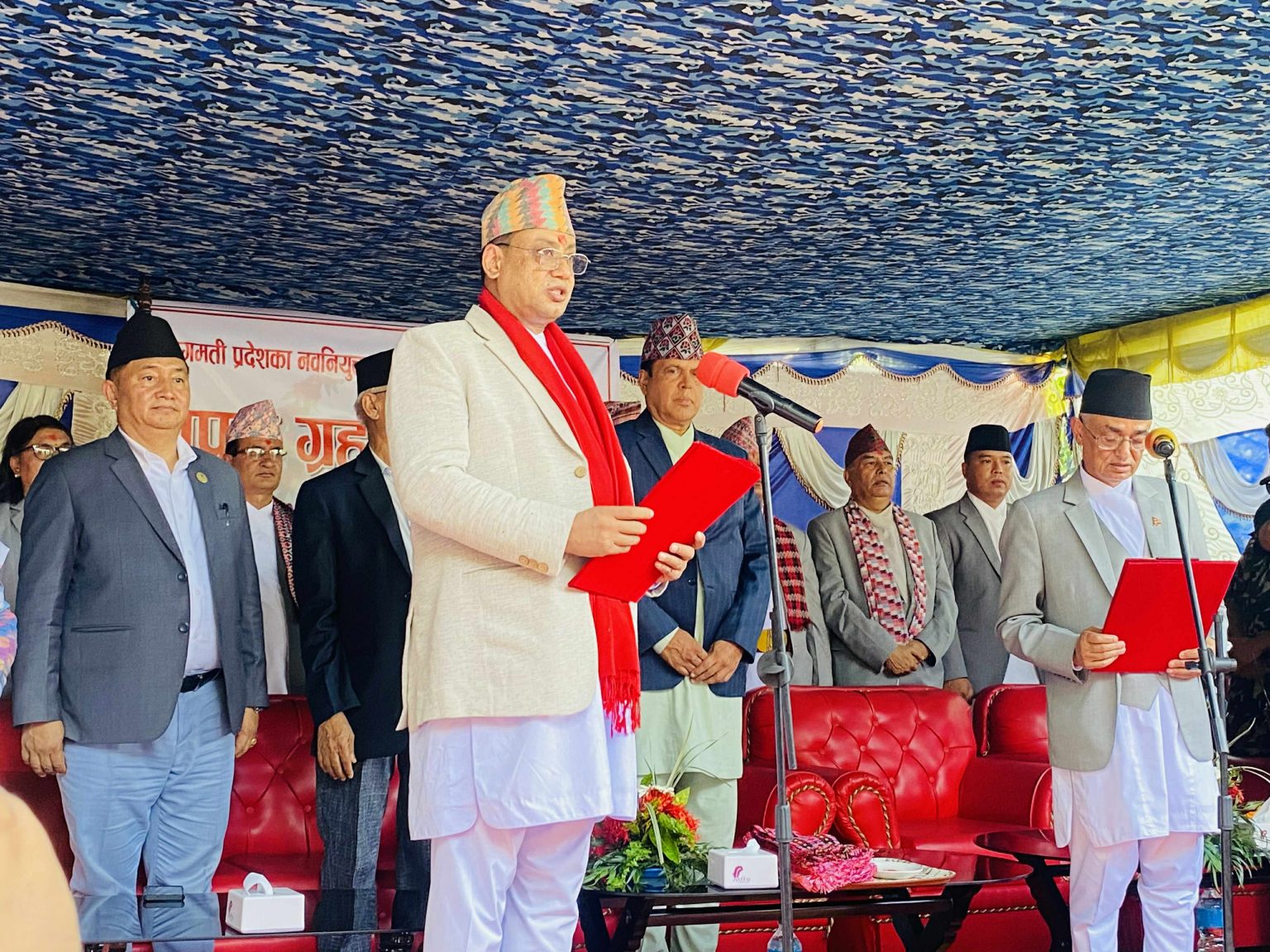 मुख्यमन्त्री बानियाँद्वारा शपथ ग्रहण