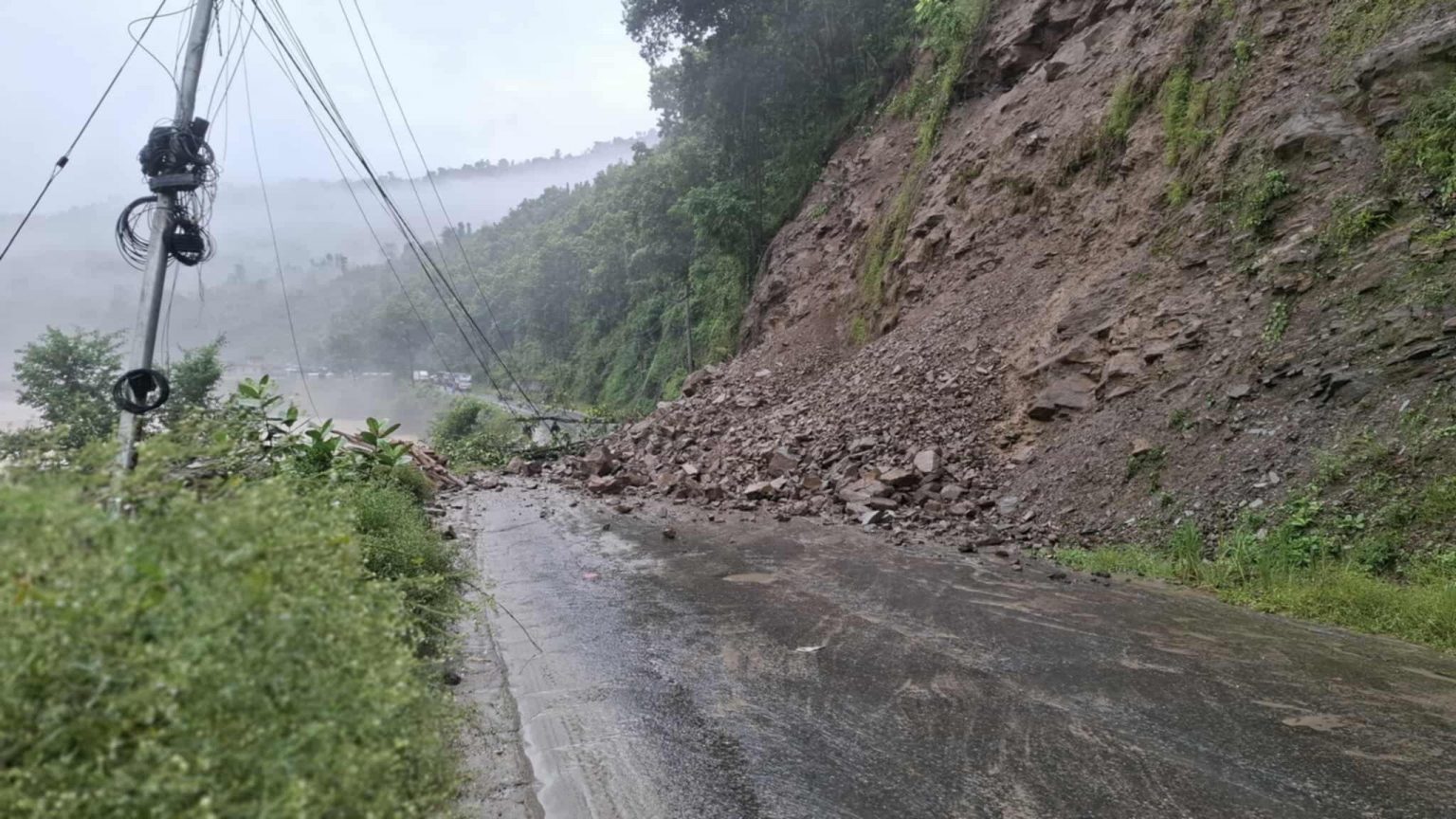 देशभरका विभिन्न १७ सडक अवरुद्ध