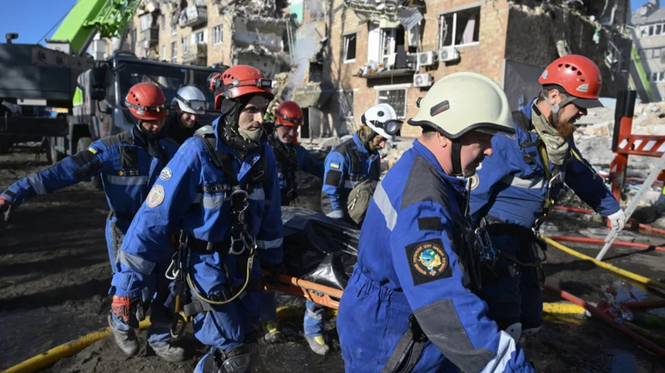 युक्रेनमा रुसी  भीषण बमबारी : २१ जनाको मृत्यु