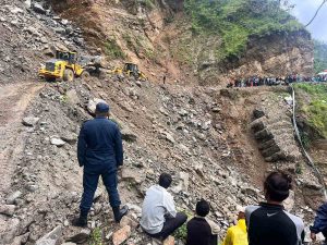 चार दिनपछि कर्णाली राजमार्ग सुचारु, देशका १३ स्थानमा सडक अवरुद्ध