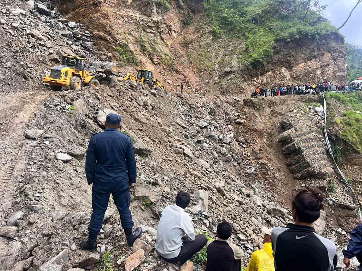 चार दिनपछि कर्णाली राजमार्ग सुचारु, देशका १३ स्थानमा सडक अवरुद्ध