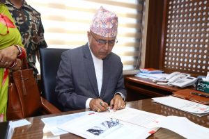 अर्थमन्त्री खनालद्वारा पदबहाली