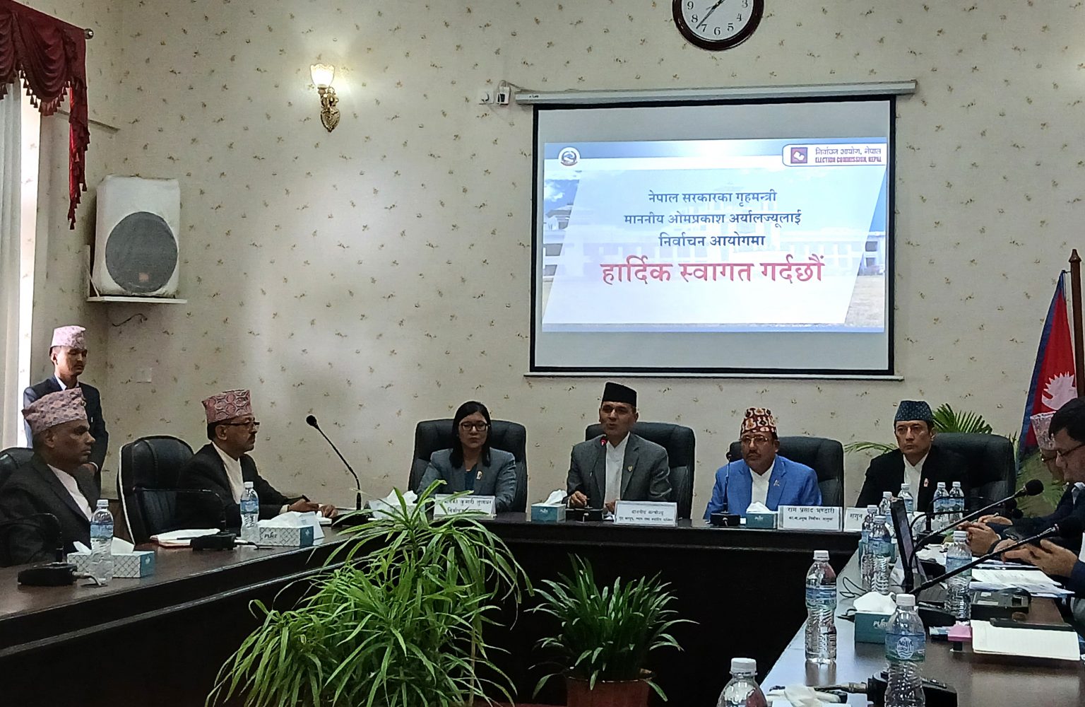 विदेशमा रहेका नेपालीलाई पनि मताधिकार दिने उपायबारे छलफल