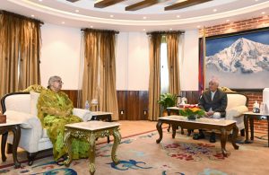 राष्ट्रपतिसँग प्रधानमन्त्रीको भेट : निर्वाचन तयारीबारे छलफल