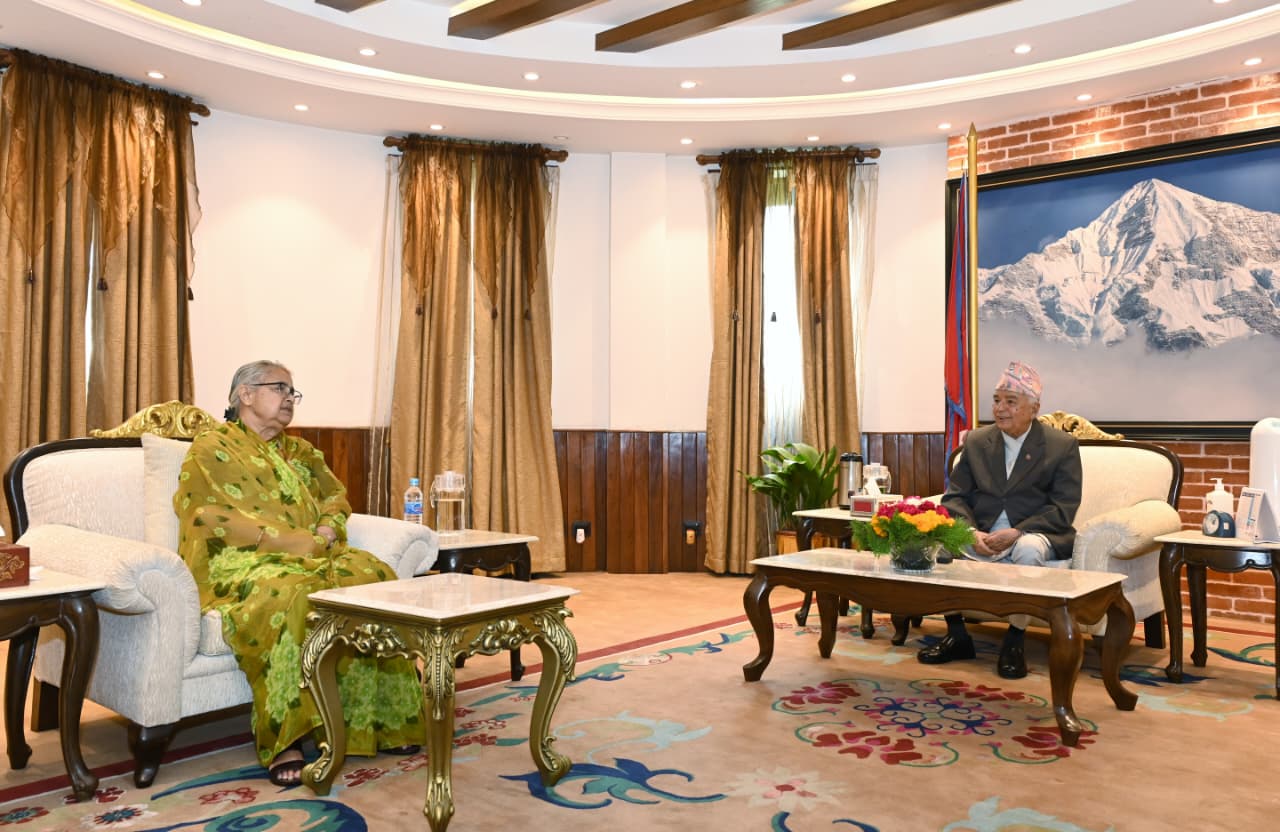 राष्ट्रपतिसँग प्रधानमन्त्रीको भेट : निर्वाचन तयारीबारे छलफल