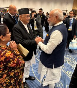 प्रधानमन्त्री ओली र भारतका प्रधानमन्त्री मोदीबीच अनौपचारिक भेट