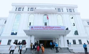१० हजार कर्मचारीको दरबन्दी कटौती गर्दै सरकार