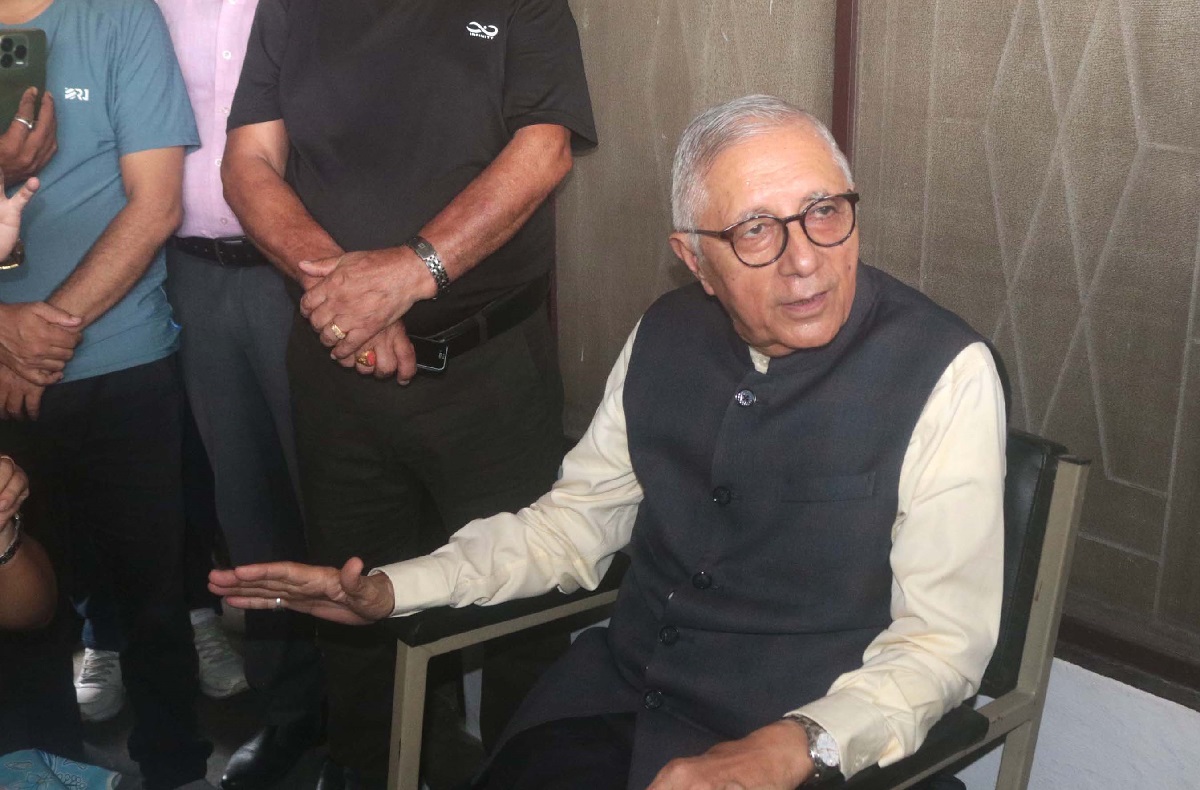 कोइराला निवास जलेकामा डा. शेखरद्वारा दुःख व्यक्त