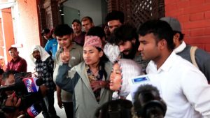 जेनजी आन्दोलनका घाइतेहरूको सिंहदरबारमा नाराबाजी