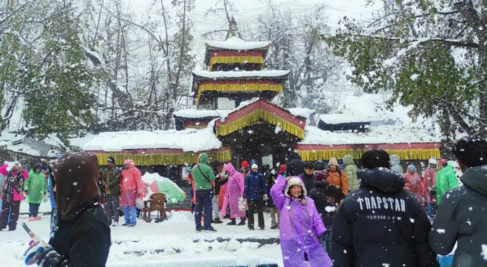 पवित्र मुक्तिनाथ क्षेत्रमा मनोहर हिमवर्षा