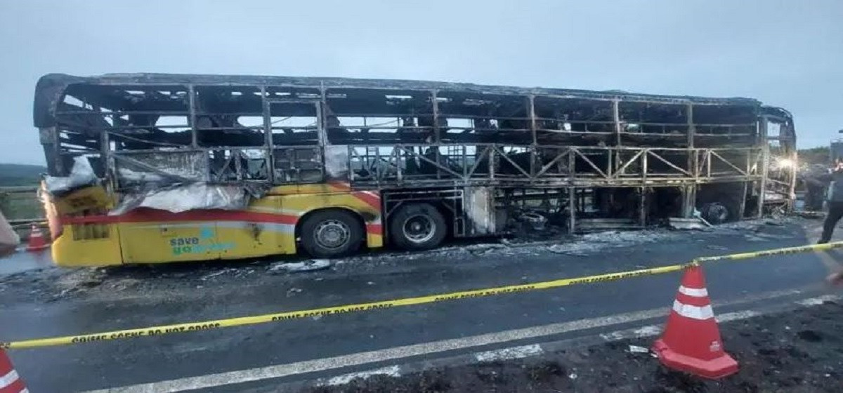 हैदराबादबाट बेंगलुरु जाँदै गरेको यात्रु बसमा आगलागी हुँदा १० जनाको मृत्यु