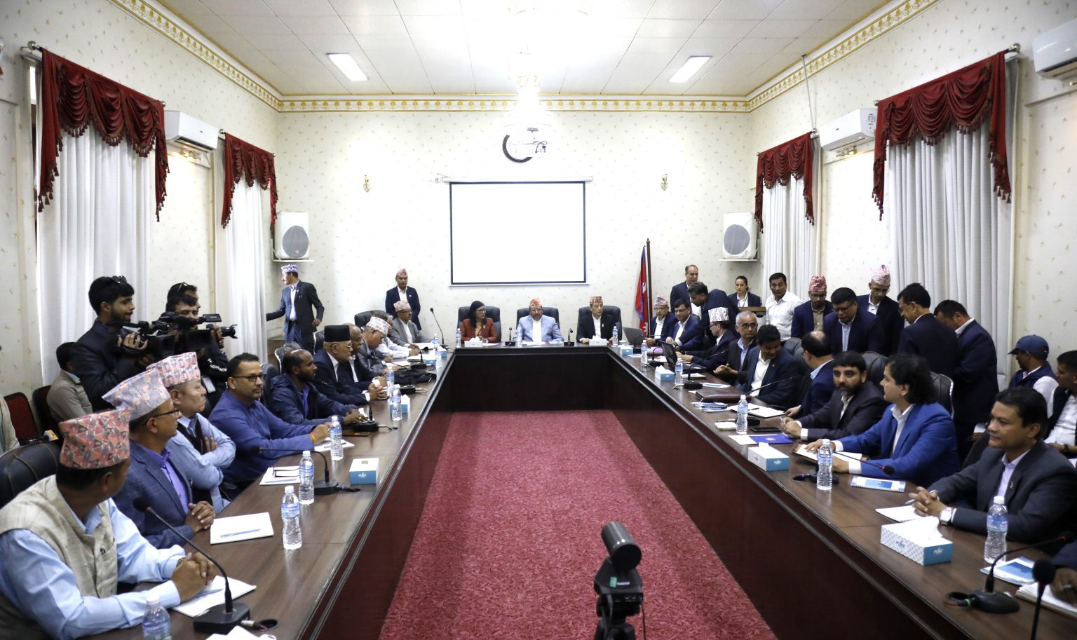 निर्वाचनबारे त्रिपक्षीय संवादमा जोड