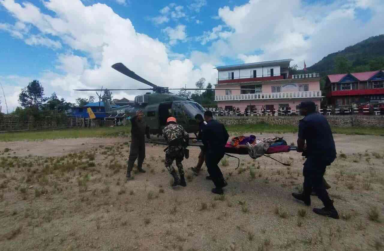गर्भवती महिलाको सेनाको हेलिकोप्टरबाट उद्धार