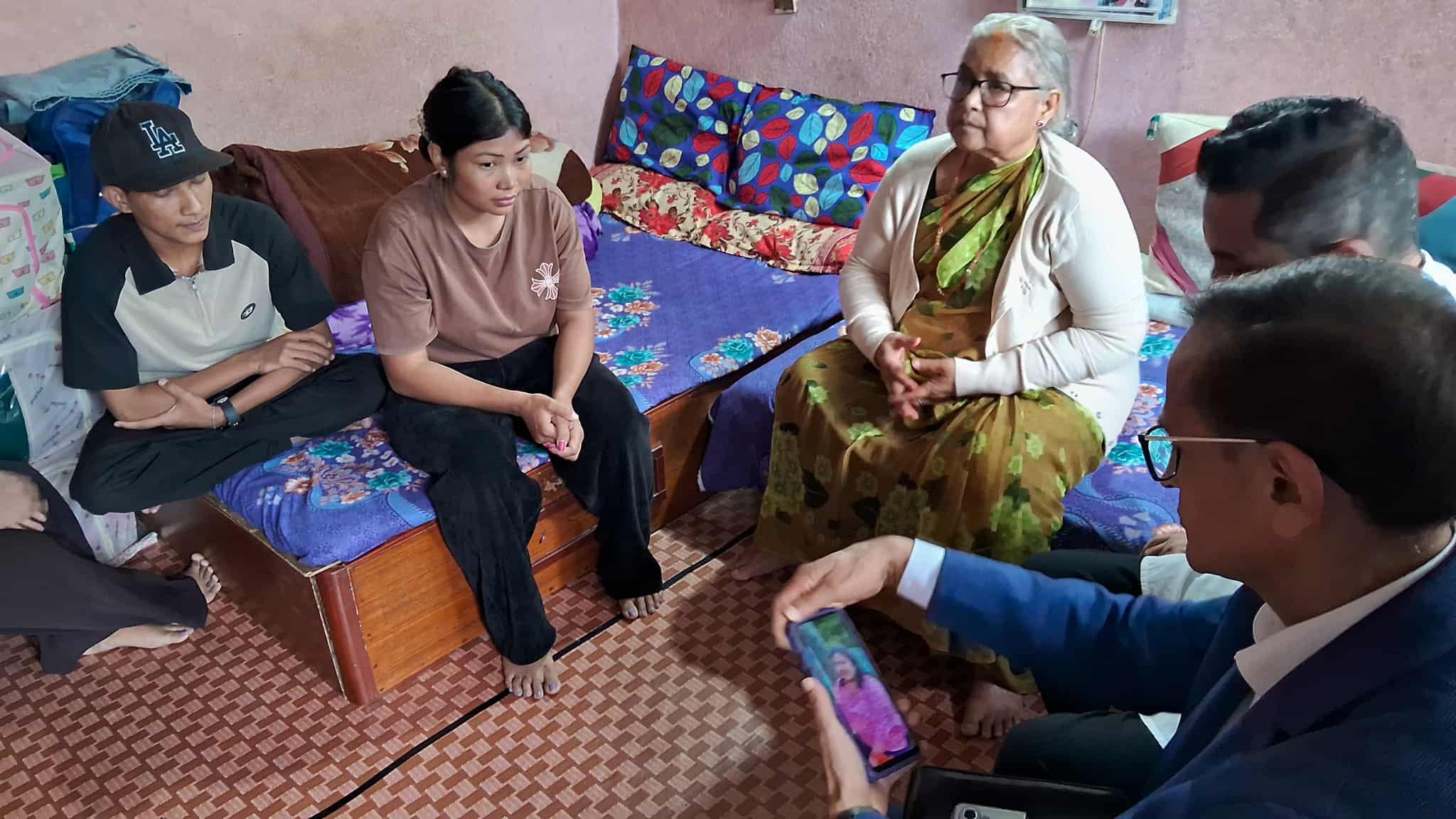 जेनजी आन्दोलनका शहीदको घरमा प्रधानमन्त्री कार्की