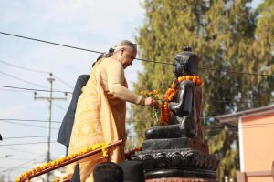 राष्ट्रिय विभूति शंखधर साख्वाःको प्रतिमामा माल्यार्पण