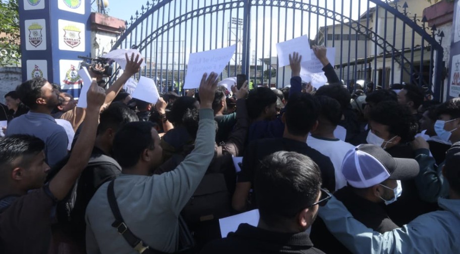 एन्फाविरुद्ध खेलाडी संघको धर्ना