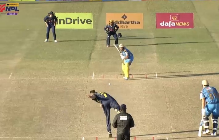 टस जितेर विराटनगरविरुद्ध ब्याटिङ गर्दै कर्णाली याक्स