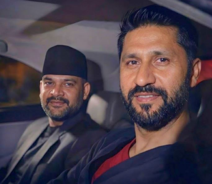 लौरोले टेक्ने कि घन्टी बजाउने बालेन र रविबिचको अलमल