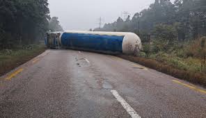 ग्यास बुलेट दुर्घटना : पूर्व–पश्चिम महेन्द्र राजमार्ग अवरुद्ध