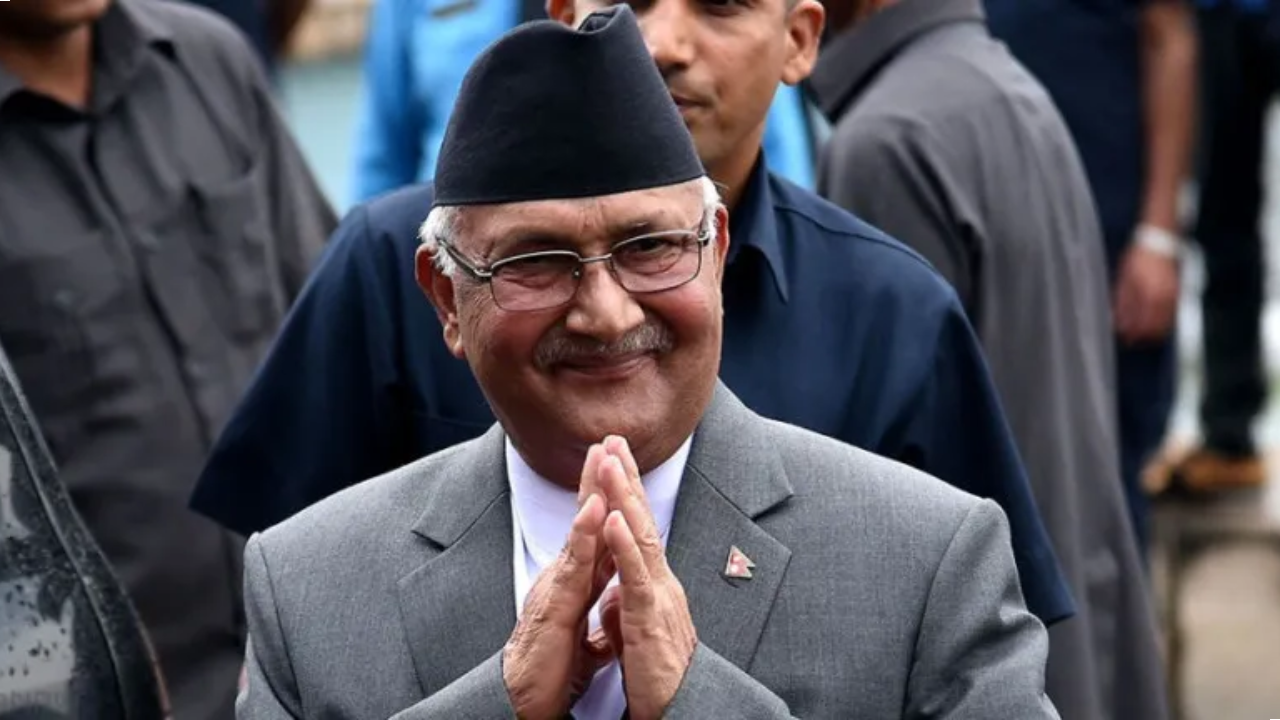 ईश्वर पोखरेललाई ११२९ मतले पछार्दै केपी शर्मा ओली तेस्रोपटक अध्यक्षमा निर्वाचित