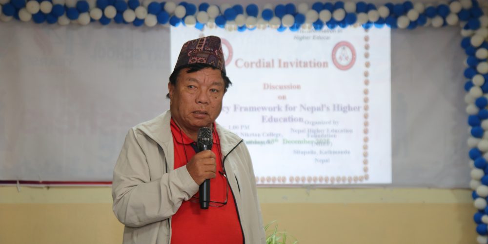 महावीर पुन चुनाव जितेलगत्तै किताब बिक्री गर्न पोखरामा