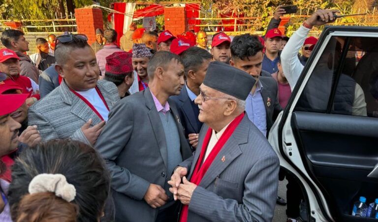 भृकुटीमण्डपमा आफ्नो अवस्था बुझ्दै एमाले अध्यक्षका दावेदार ओली