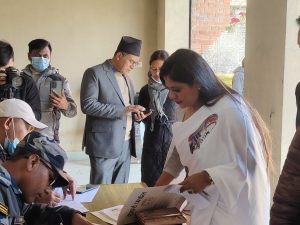 महेश बस्नेतसँग प्रतिस्पर्धा गर्न शोभा पाठक, चुनाव चिह्न जुत्ता