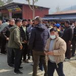 दुर्घटनाका पीडित परिवारले रामेछापमा यातायात बन्द