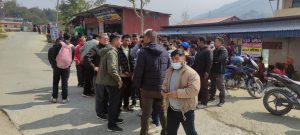 दुर्घटनाका पीडित परिवारले रामेछापमा यातायात बन्द