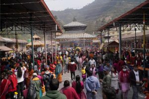 भक्तपुरस्थित डोलेश्वर मन्दिरमा दर्शनार्थीको घुइँचो