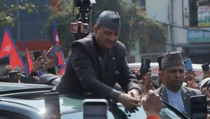 पूर्वराजा ज्ञानेन्द्र शाहको काठमाडौंमा भव्य स्वागत, निषेधाज्ञा विमानस्थलमा सीमित