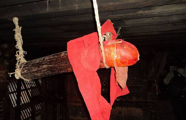 भक्तपुरमा भीमसेनको लिङ्ग झुण्ड्याएर होली पर्व सुरु